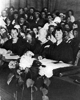 Zetkin y Kolontai en el Tercer Congreso Mundial del Comintern (1921)